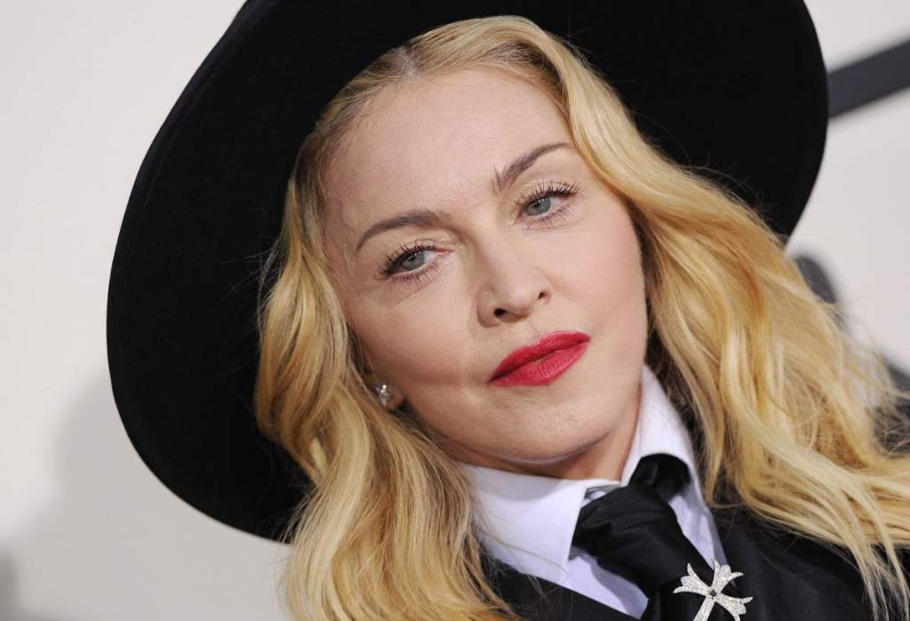 Madonna steps out after&nbsp;fall