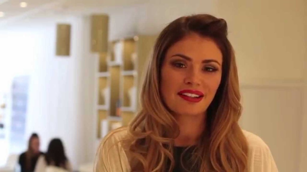 Chloe Sims works the Kim Kardashian&nbsp;look