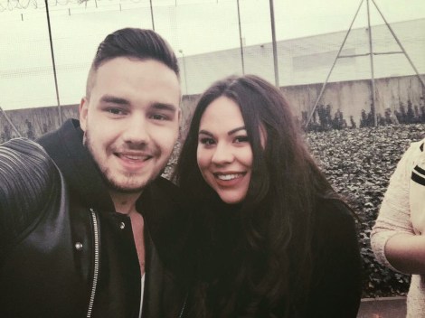 Liam Payne stops with fans at the airport