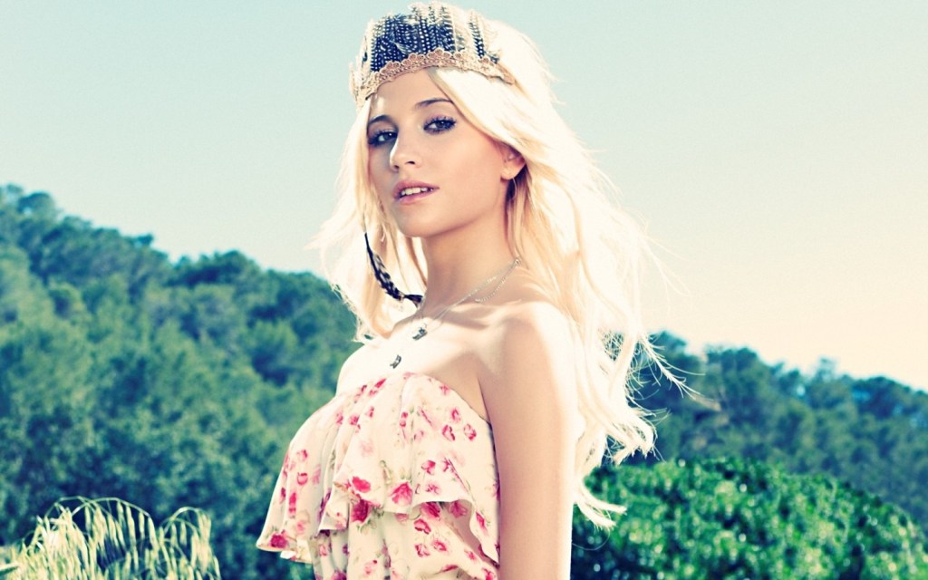 Pixie Lott to launch her own apparel with Hard&nbsp;Rock