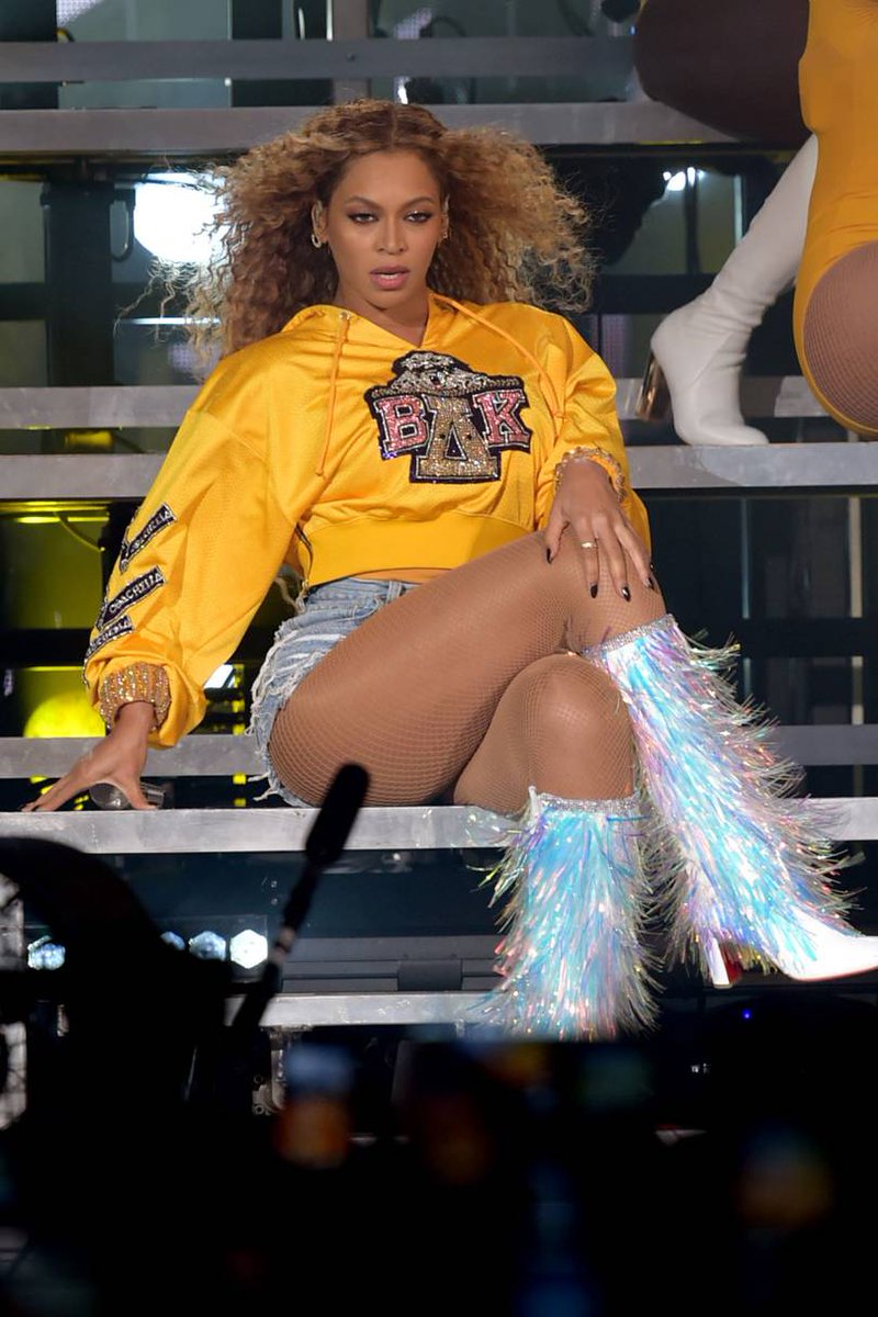 Did Beyoncé change her nails mid Coachella&nbsp;set?